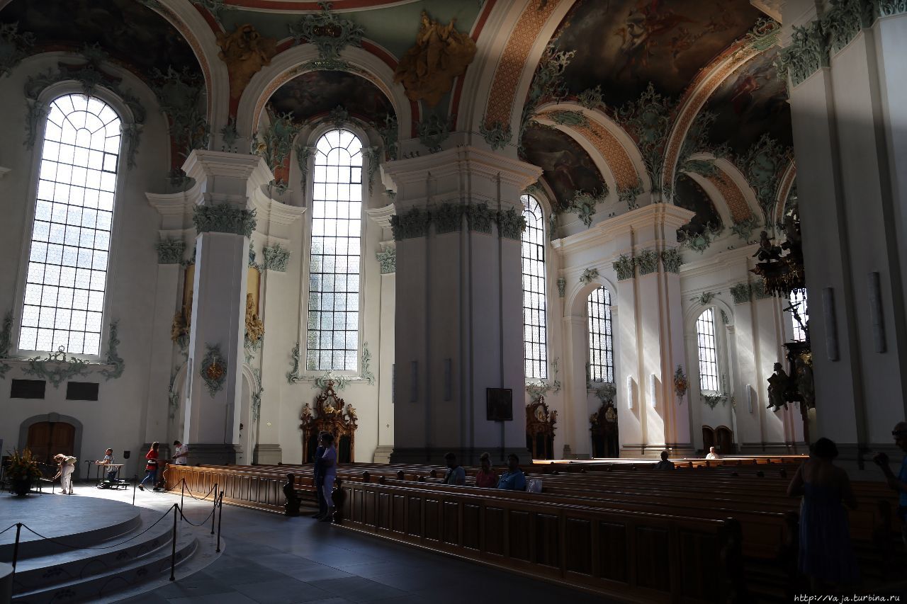 Внутренне убранство монастыря Санкт-Галлен, Швейцария
