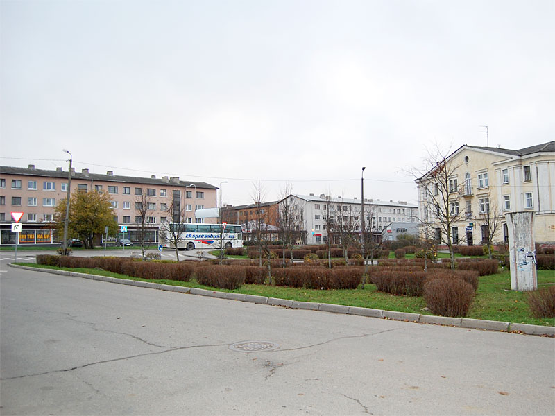 В центре города. Слева — ’хрущевская’ ахитектура, справа — сталинская Кохтла-Ярве, Эстония