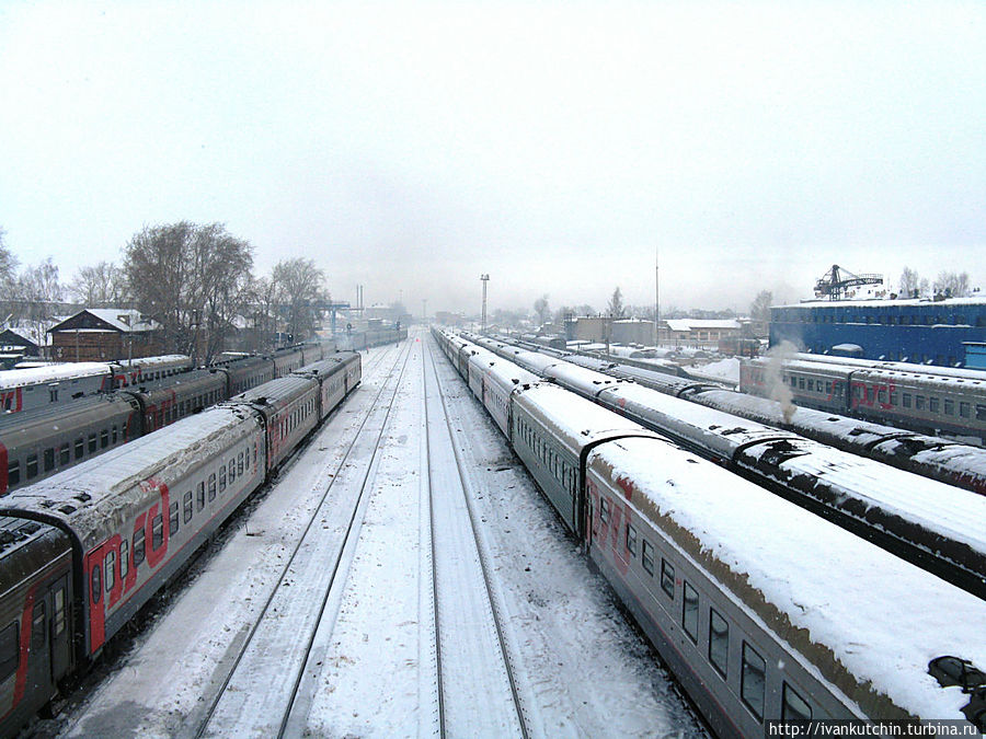 Станция Котлас Южный — главный пассажирский вокзал. Есть еще Котлас Северный и Котлас Узел.
