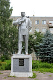 памятник Фаворскому на одноимённой улице.