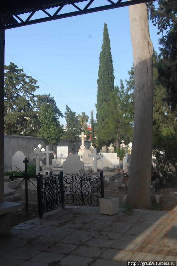 Католическое кладбище Святая Земля Ларнака, Кипр