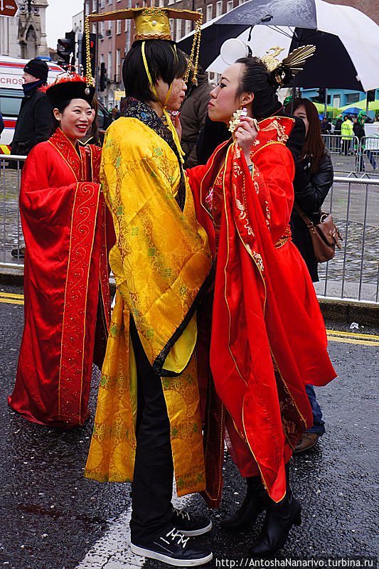 Китайцы готовятся к параду Дублин, Ирландия