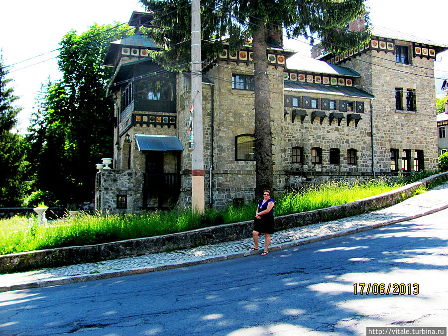 Площадь перед монастырем