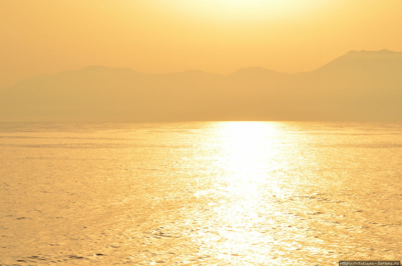 Из Неаполя в бурное море Неаполь, Италия