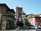 Старая башня водопровода и церковь San Giorgio.