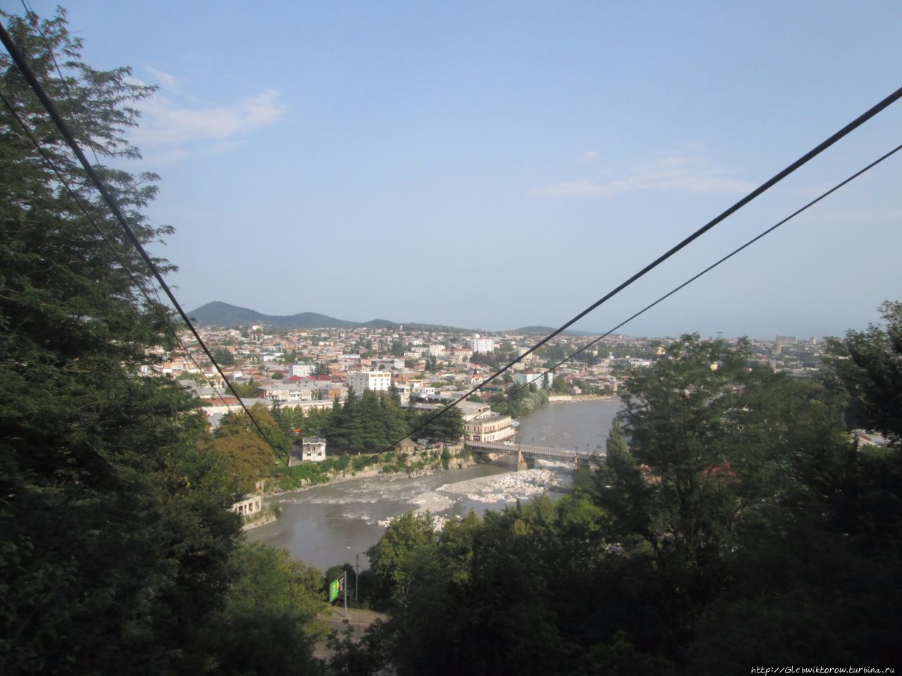 Поездка на канатной дороге над рекой Риони Кутаиси, Грузия