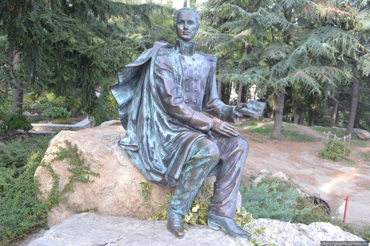 Памятник М.Н. Раевскому / The Monument To M. N. Raevskiy