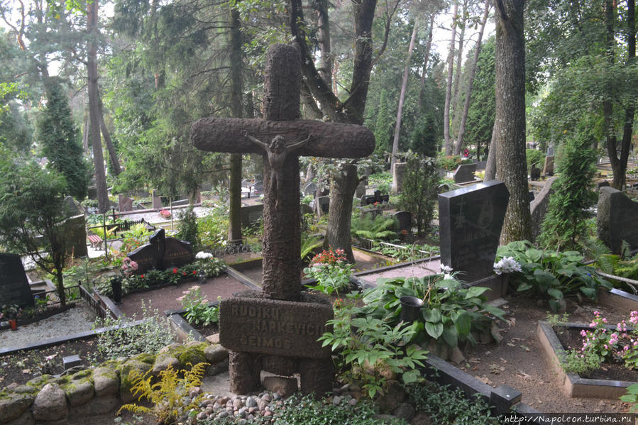 Панямунское кладбище. Деревянная скульптура Литвы