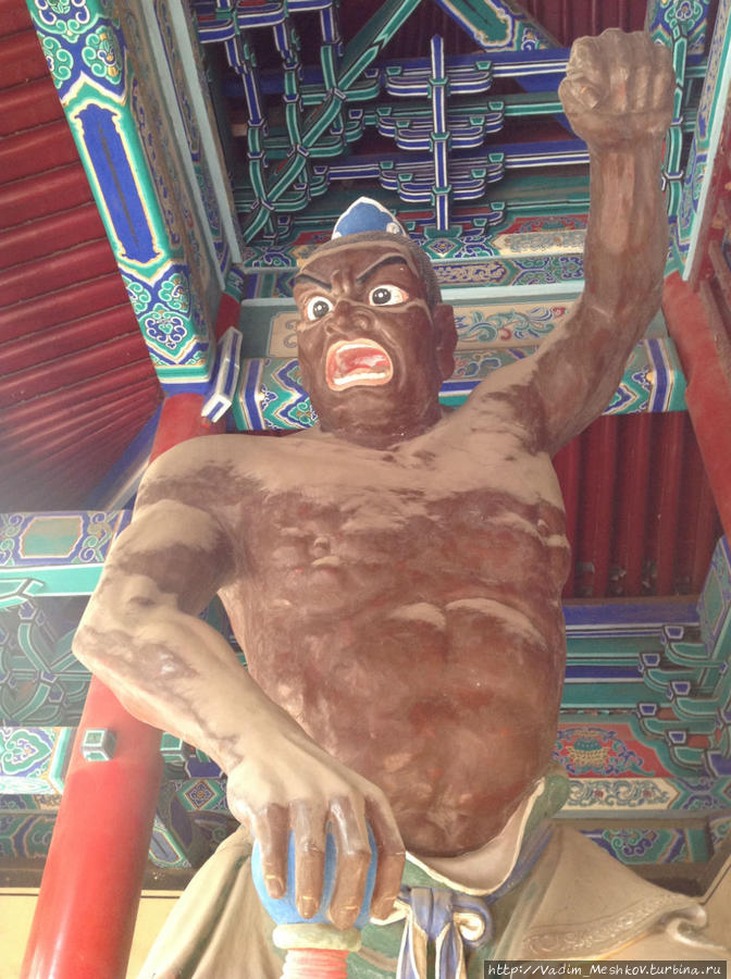 Статуя в храме. Шаолинь, Китай
