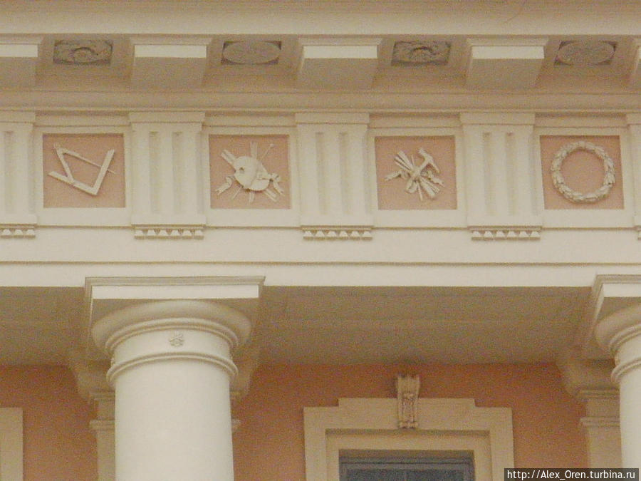 Пошёл как-то Лобзин в баню. Там чесали языками. Один помещик высказывался атеистически. Лобзин произнёс речь (не в церкви, не на трибуне, в бане!) переубедил помещика так, что тот сказал, что переменил свои воззрения и готов завещать ему своё имущество и уйти в монастырь. Лобзин сам был потрясён силой своего воздействия на людей.