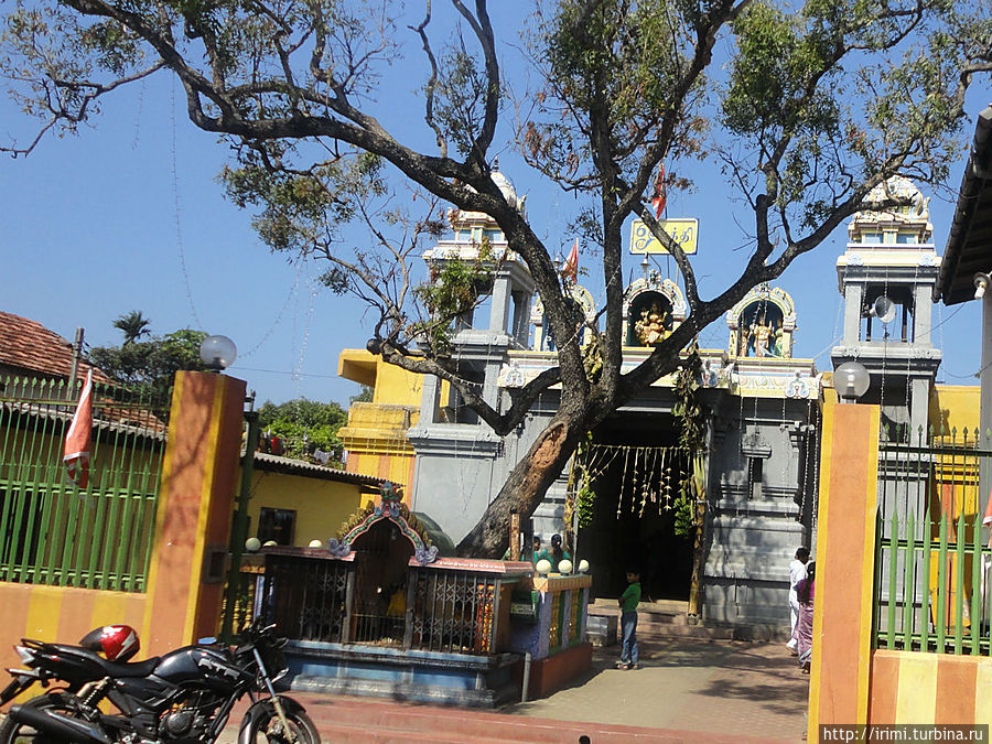 Один из индуистских храмов Шри-Ланка