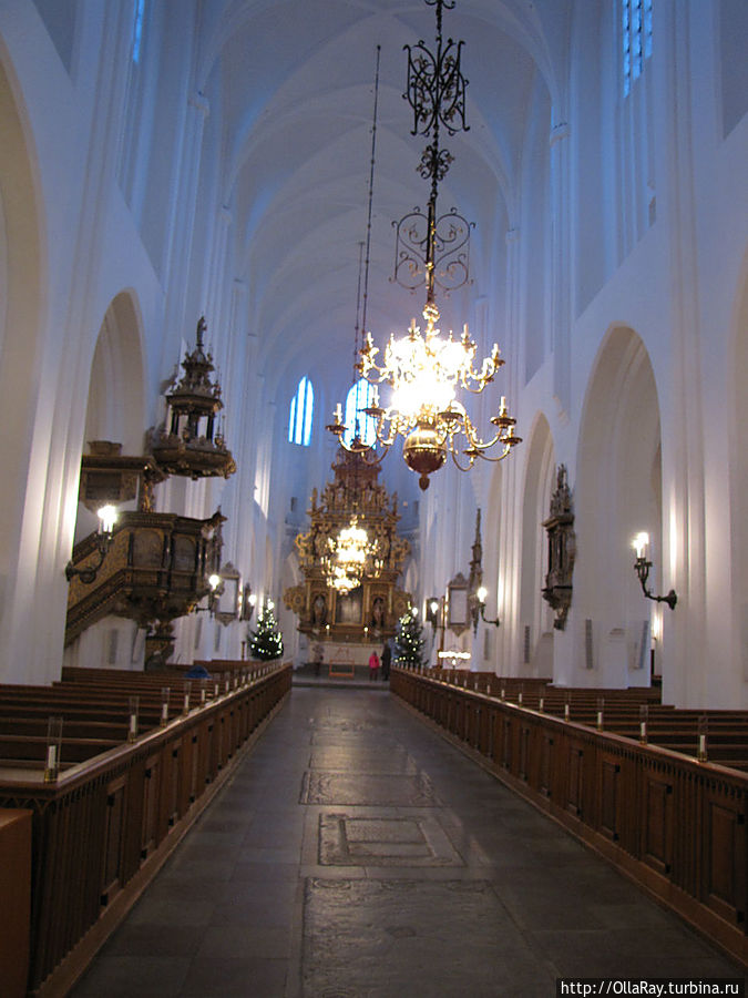 Внутри церкви. Теперь всё отреставрировано и роспись закрашена. Мальмё, Швеция