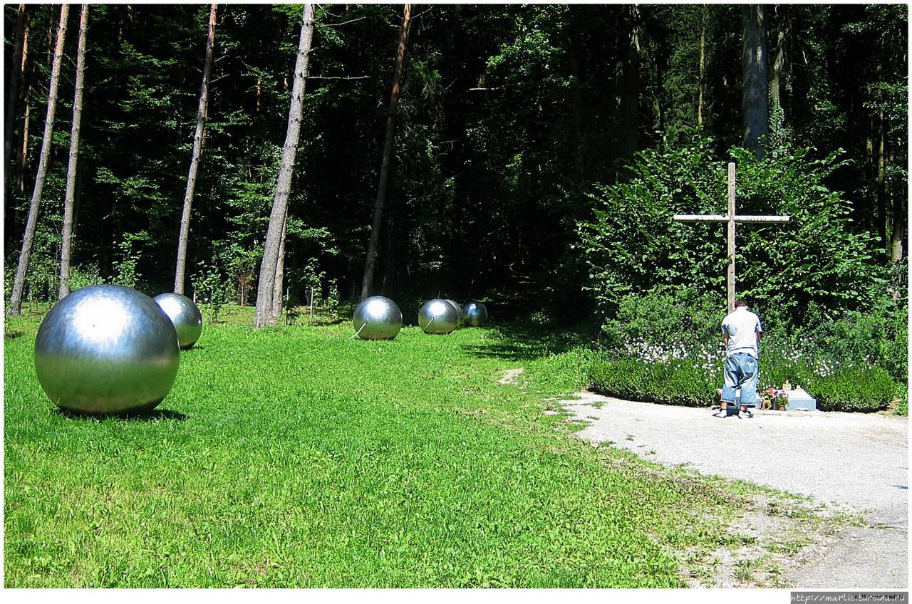 Мемориал жертвам авиакатастрофы над Боденским озер Юберлинген, Германия