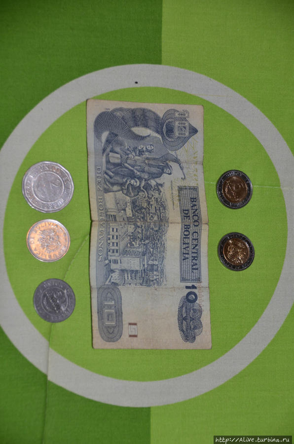 Боливийские деньги Перу