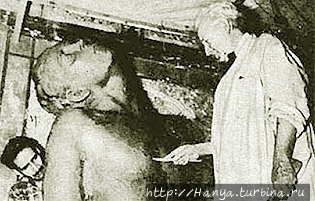 Carocca Laflor  заканчивает фигуру. 1960 г. Из интернета