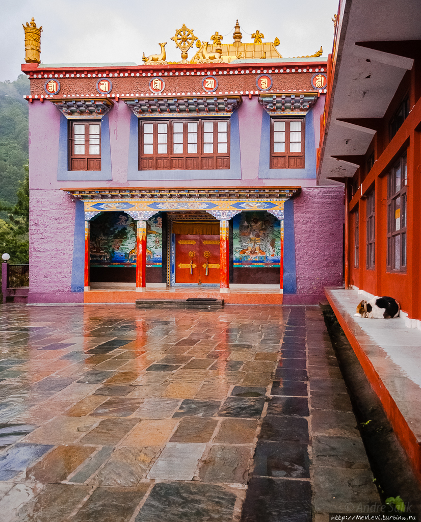 Монастырь школы гелугпа. Ревалсар