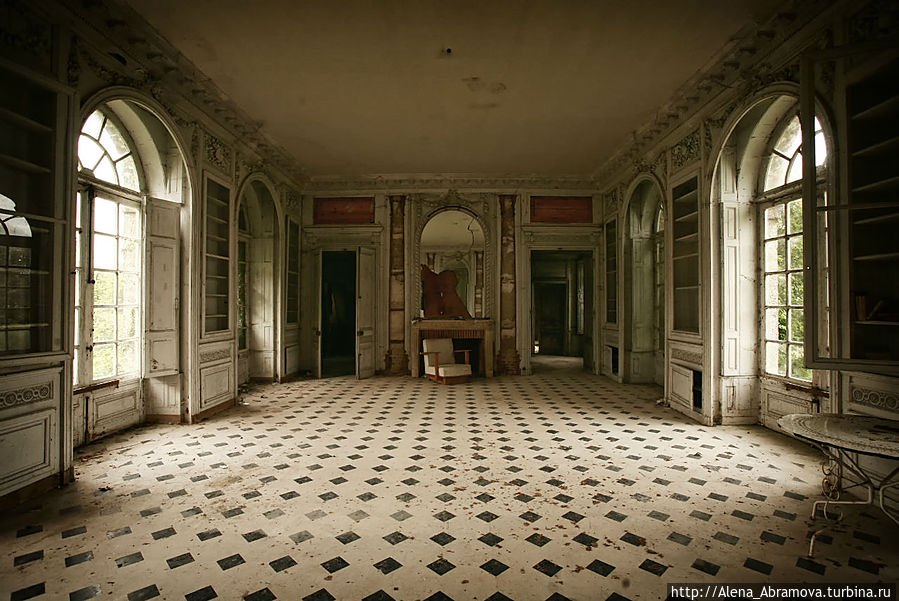 первый этаж бальный зал