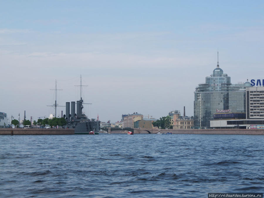идём к крейсеру Аврора Санкт-Петербург, Россия