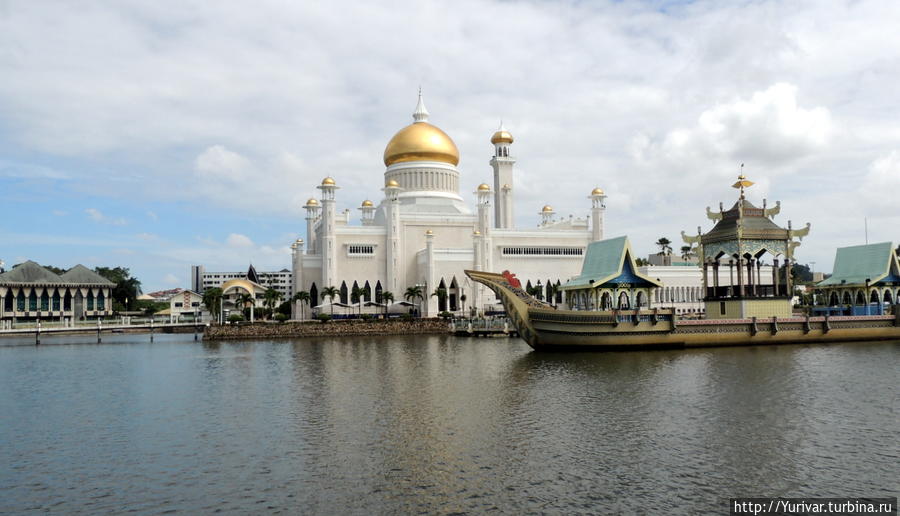 Мечеть Omar Ali Saifuddien mosque Бандар-Сери-Бегаван, Бруней