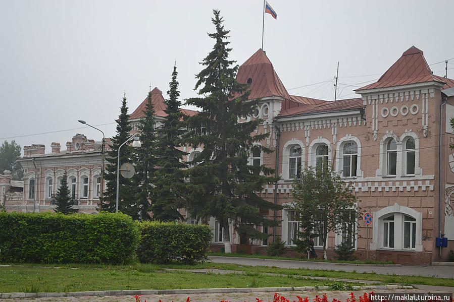 Здание городской администрации (бывший дом купца Калнина).
