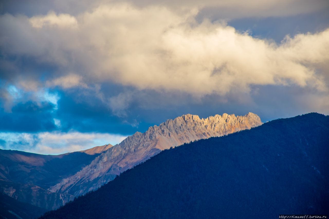 Первый взгляд на священные горы Кава Карпо
