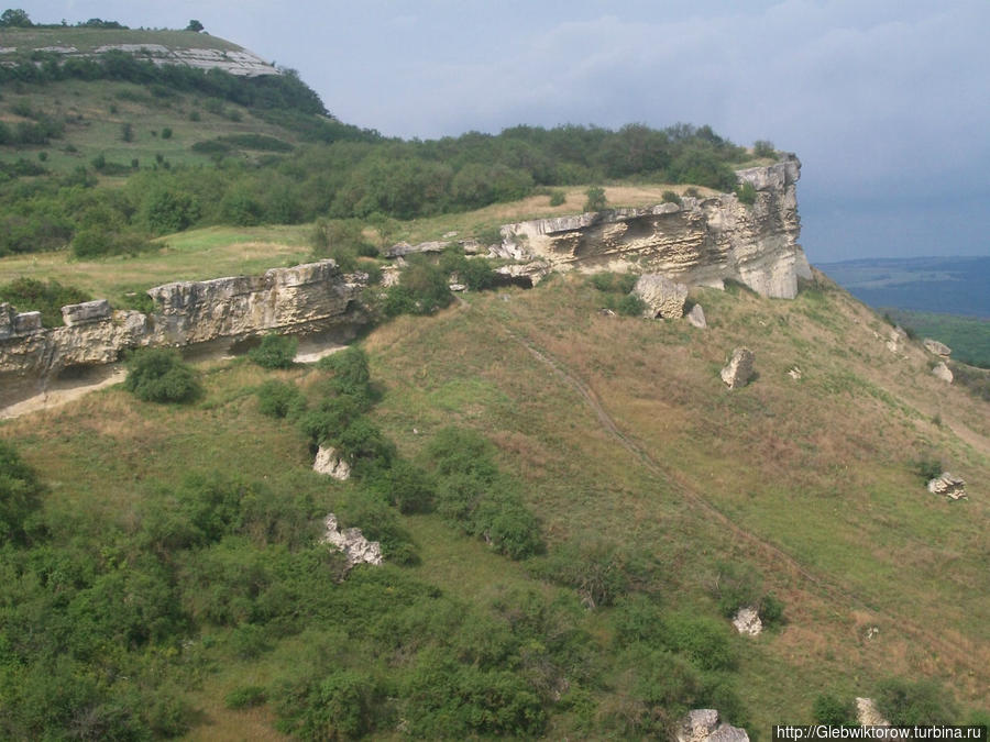 Пещерный город Бакла в июле перед грозой Скалистое, Россия