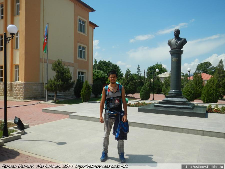 Азербайджанская Джульфа — приграничный с Ираном город Джульфа, Азербайджан