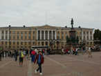 Здание университета располагается на Сенатской пл. напротив здания Сената. (Алексантеринкату,5 / Унионинкату, 34). Архитектор Энгель, проект 1828 год. Открытие университета состоялось в 1832.