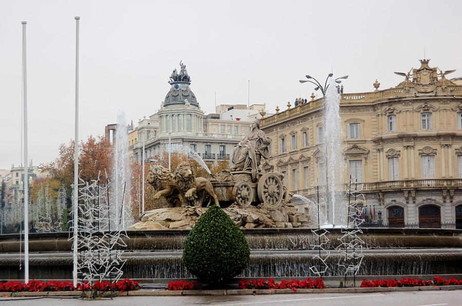 На площади Plaza de la Cibeles. Этот фонтан — один из символов Мадрида Мадрид, Испания