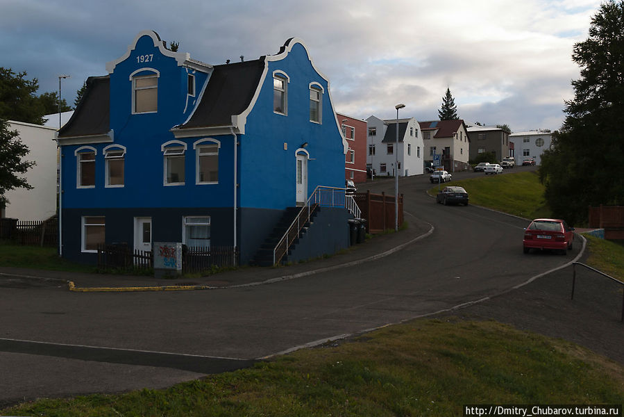 Симпатичный синий дом, Акурейри Исландия