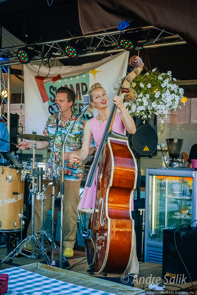 Флешмоб. Обнимашки .Старая Рига. Домская площадь. Рига, Латвия