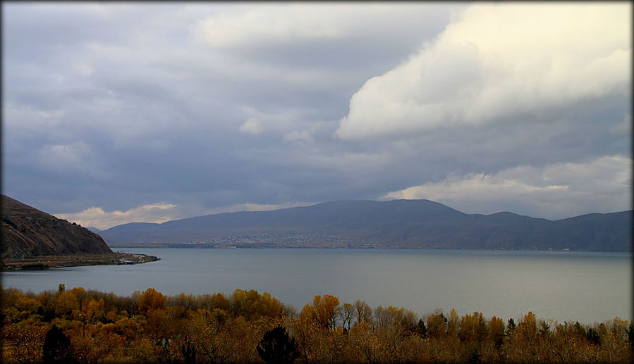 Севанаванк и самое большое озеро Кавказа Севан, Армения