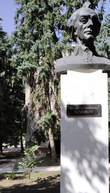 Памятник Суворову в Штефан-Водэ, который до 1990 года именовался Суворово