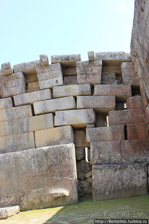 Время и землетрясения не пощадили город Перу