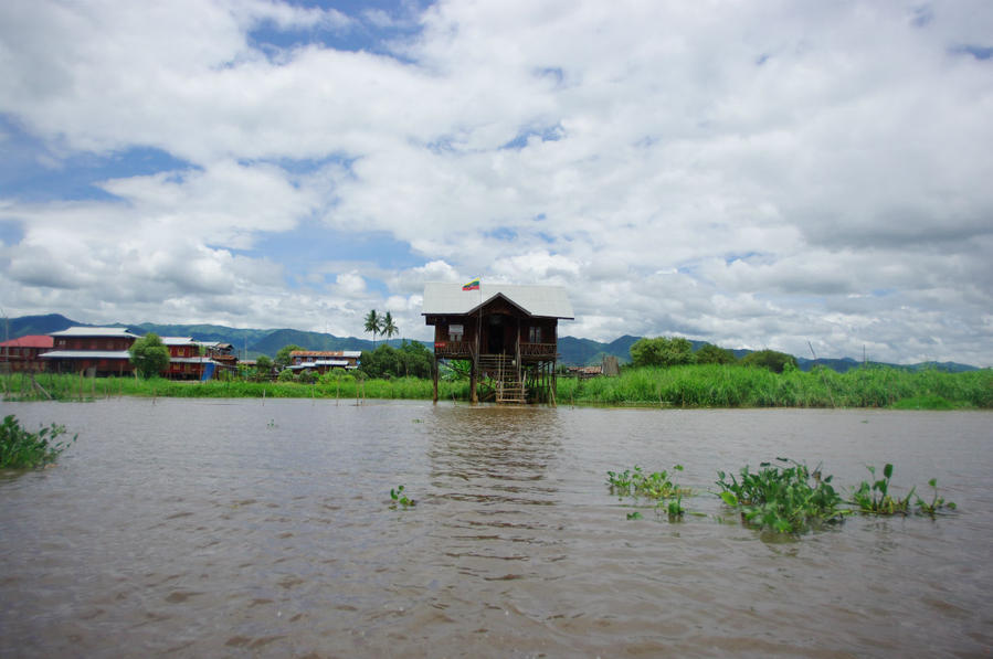 Местная библиотека. Озеро Инле, Мьянма