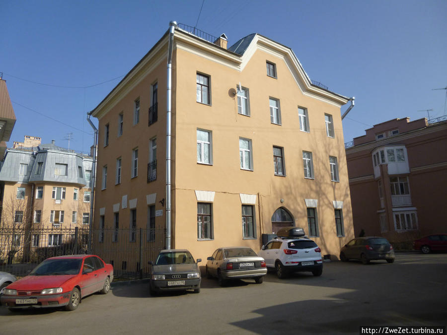 Дом, где жил С.Беляев Пушкин, Россия
