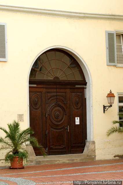 Главный вход