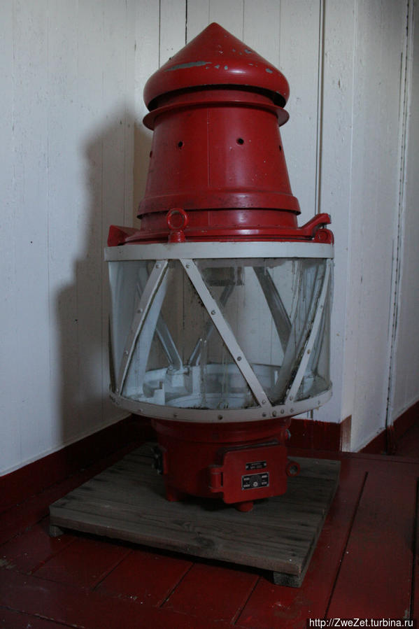 Запасная линза Северного маяка Остров Гогланд, Россия