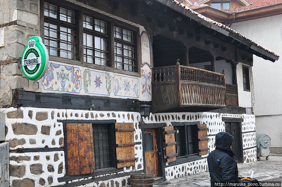 В этом старом здании — магазин спортивной одежды! Не сразу заметишь:)