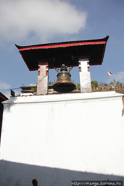 Катманду, Дурбар. Колокол