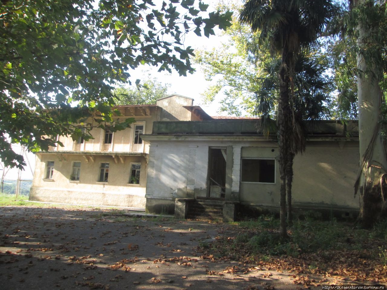 Прогулка к заброшенному довоенному санаторию Цхалтубо, Грузия