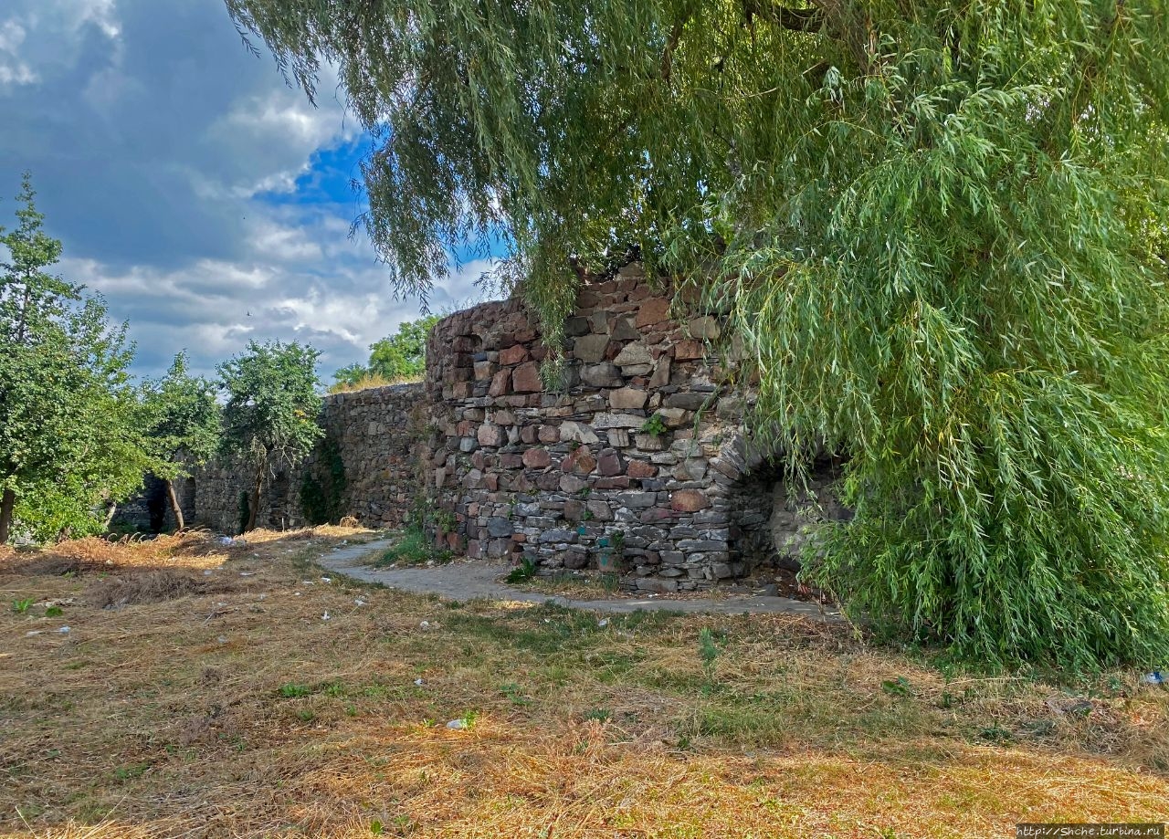 Руины крепости Звягель Звягель, Украина
