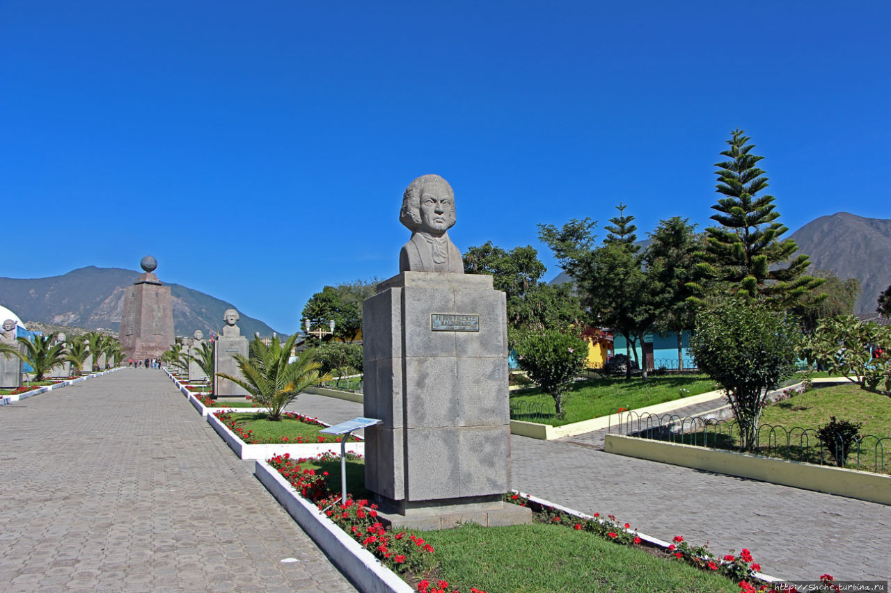 Середина мира (монумент экватору) Сан-Антонио-де-Пичинча, Эквадор