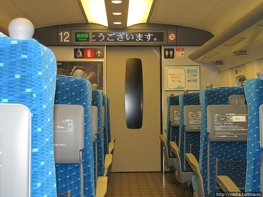 Поезд Синкансен. Токио, Япония