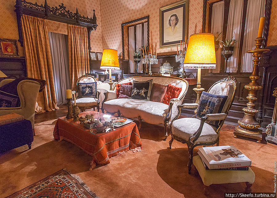 Гостиная, хотя точно определить назначение комнат довольно затруднительно.