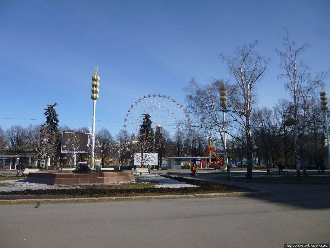 Прогулка вокруг Храма Коммунизма Москва, Россия