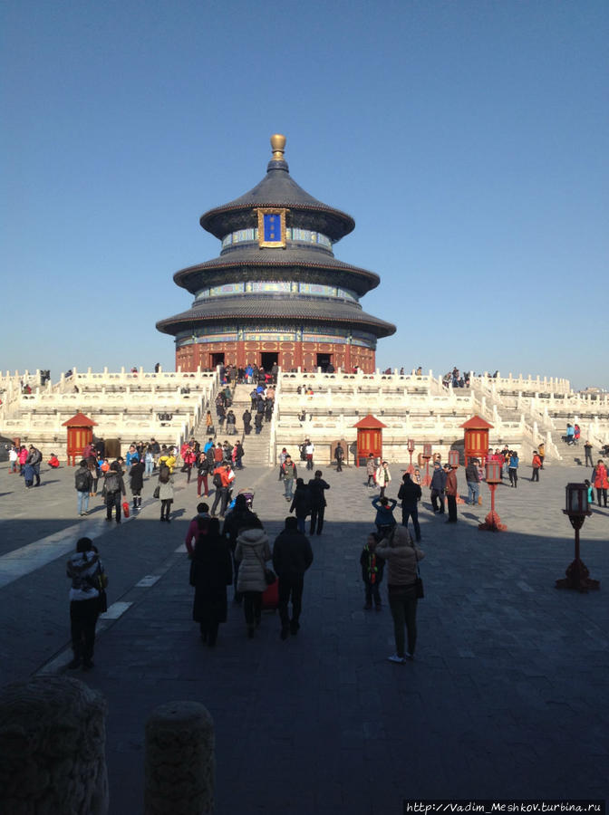 Храм Неба — символ Пекина, единственный храм круглой формы в столице, жемчужина архитектуры династии Мин Пекин, Китай