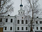 Церковь Иоанна Богослова (XX в.) — церковь соединяет два здания духовной семинарии Рязанской митрополии, образуя здание, известное как Гостиница Знати.