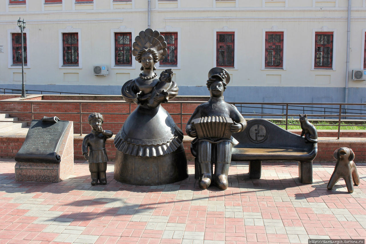 Памятник семье. Киров, Россия