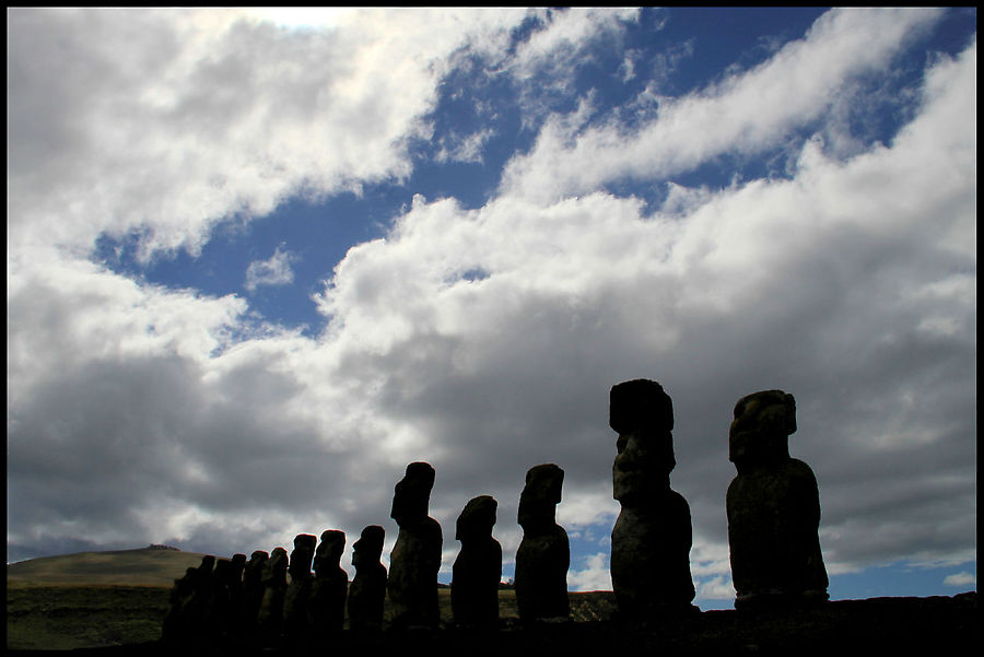 Достопримечательности острова Пасхи (AHU TONGARIKI) Остров Пасхи, Чили